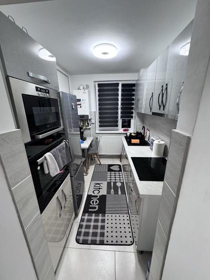 Apartament cu 3 camere semidecomandat în Central