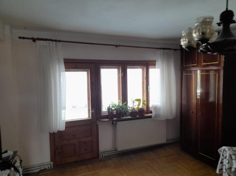 Apartament cu 3 camere semidecomandat în 23 August