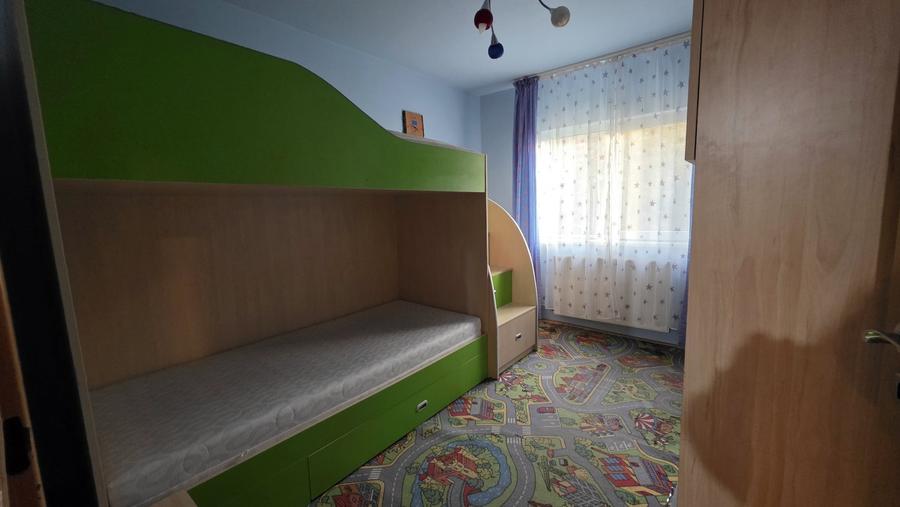 Apartament cu 3 camere decomandat, mobilat în Soarelui