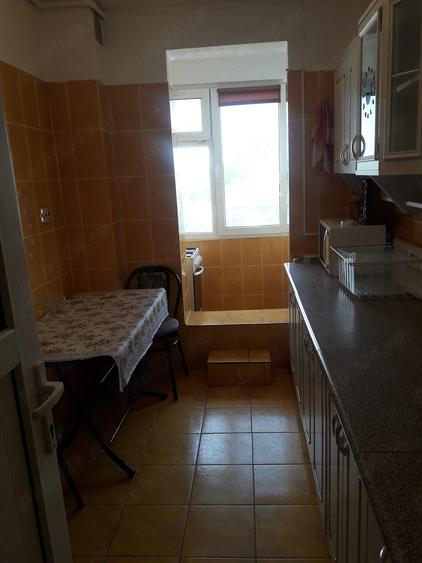 Apartament cu 3 camere decomandat în Complex Studențesc