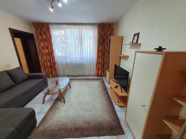 Apartament cu 2 camere decomandat, mobilat în Central