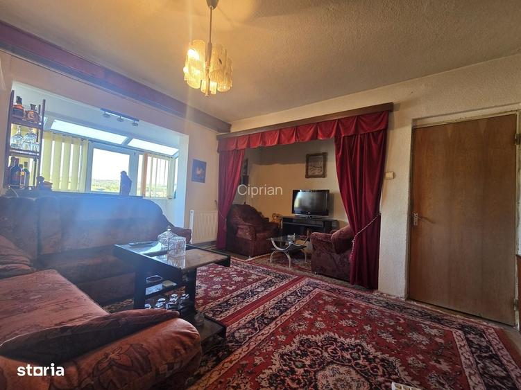 Apartament 2 camere, etaj 10, balcon, Campulung