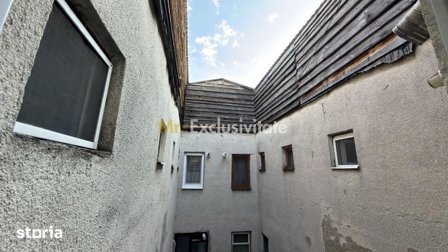 Apartament cu 4 camere semidecomandat în Central