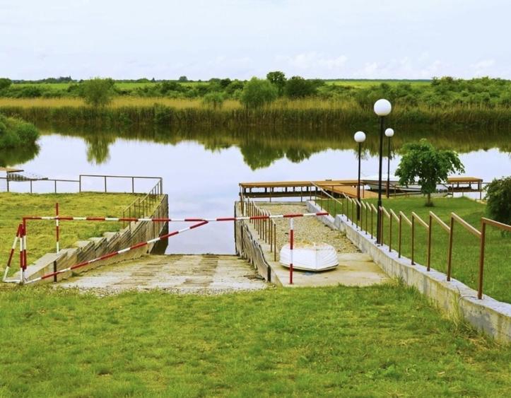Teren de 700 mp, în Izvorani