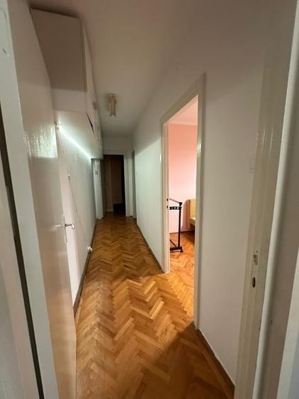 Apartament cu 3 camere semidecomandat, mobilat în Circumvalațiunii
