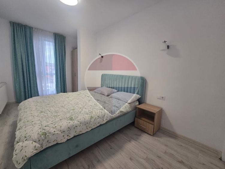 Apartament cu 3 camere semidecomandat, mobilat în Florești