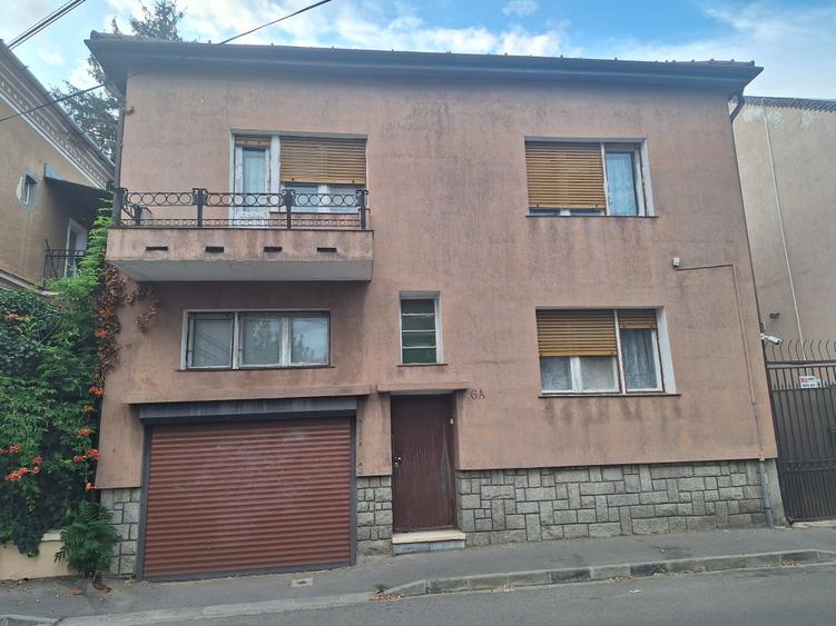Casă individuală cu 5 camere cu Canalizare în Central