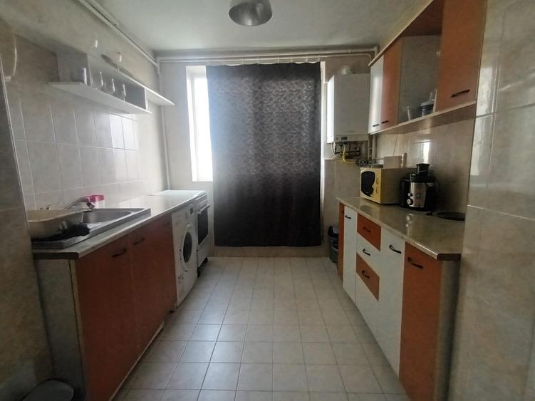 Apartament cu 3 camere semidecomandat, mobilat în Drumul Taberei