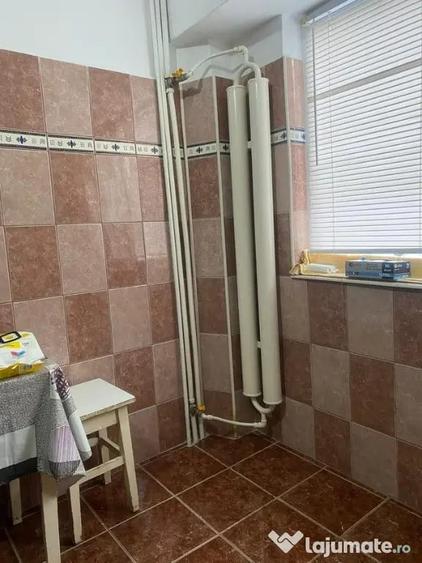 Apartament cu 2 camere decomandat în CET