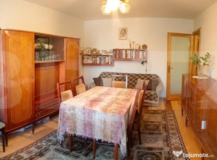 Apartament cu 3 camere decomandat în Lenin