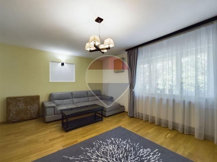 Apartament cu 3 camere decomandat, mobilat în Vitan