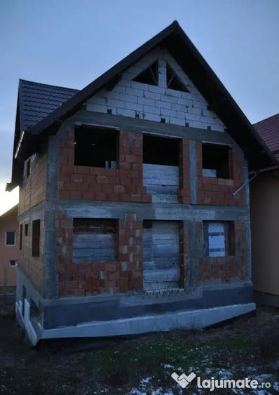 Casă cu 5 camere cu Teren 300 Mp în Burdujeni
