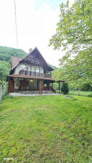 Casă cu 6 camere cu Teren 524 Mp în Boița