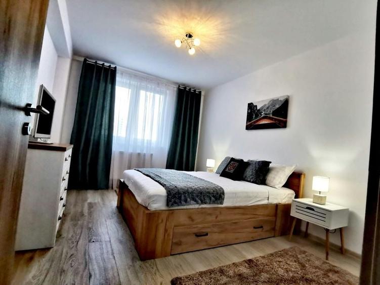 Apartament cu 2 camere decomandat în Tractorul