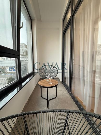 Apartament cu 3 camere semidecomandat, mobilat în Brâncoveanu