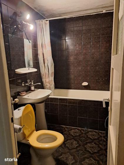 Apartament cu 3 camere decomandat în Carpați 2