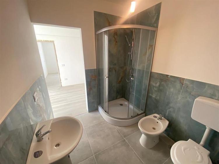 Apartament cu 3 camere semidecomandat în Bucium