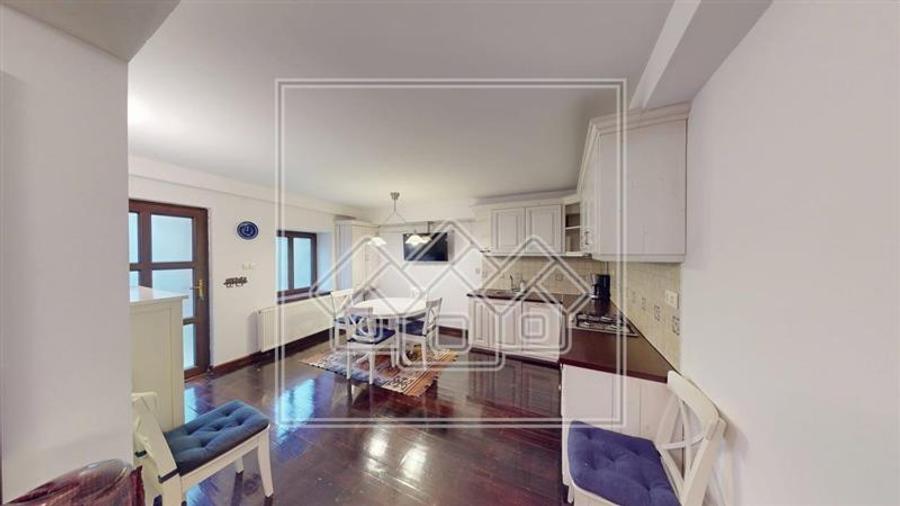 Apartament cu 3 camere decomandat în Central