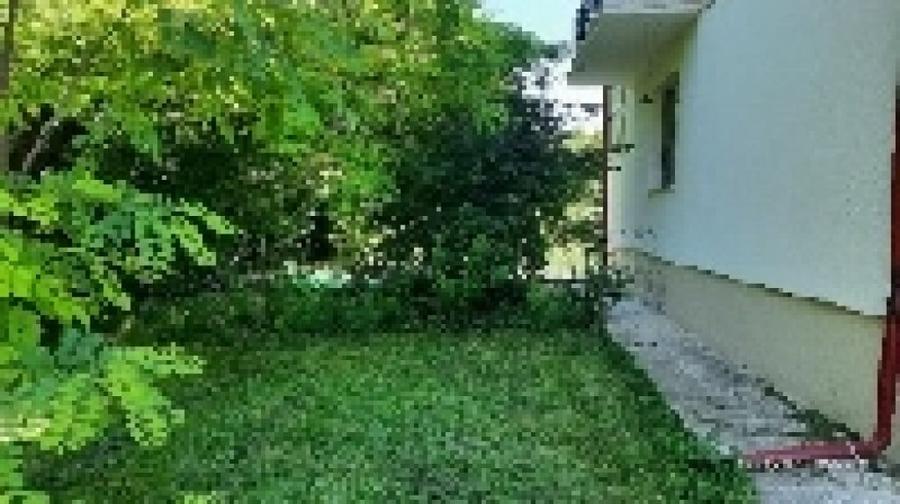 Casă cu 3 camere decomandat cu Teren 100 Mp în Central
