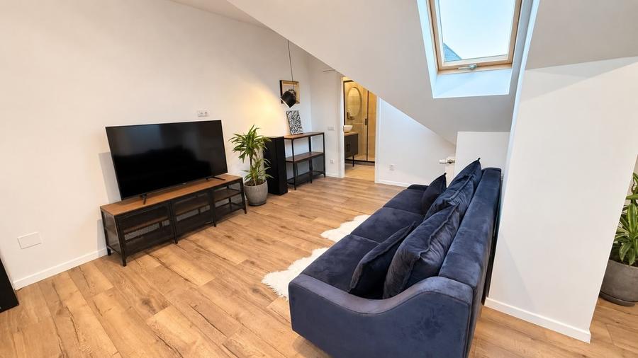 Apartament cu 4 camere, mobilat în Odăi