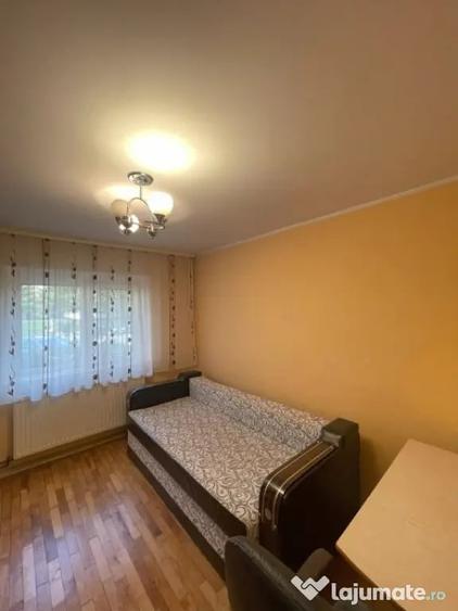 Apartament cu 3 camere decomandat, mobilat în Hotvon