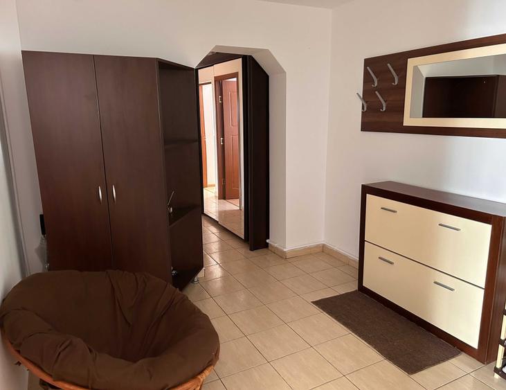 Apartament cu 3 camere decomandat în Nicolina