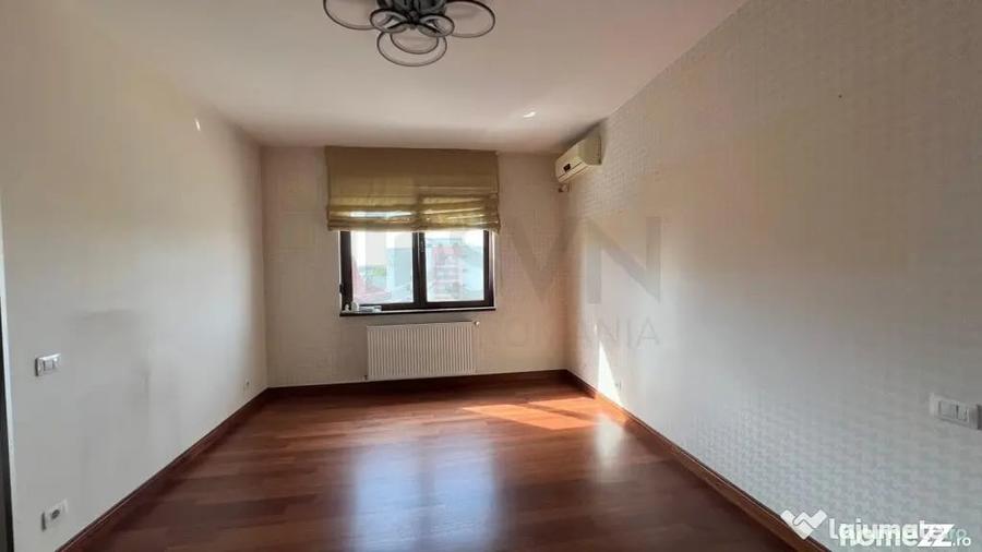 Apartament cu 6 camere decomandat în Sisești
