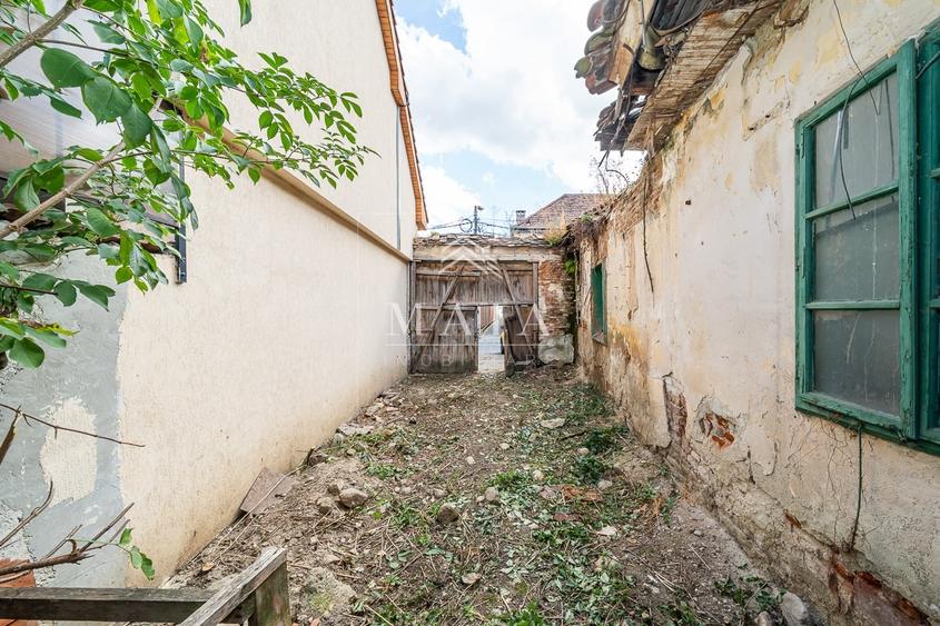 Casă individuală cu 4 camere cu Canalizare în Central