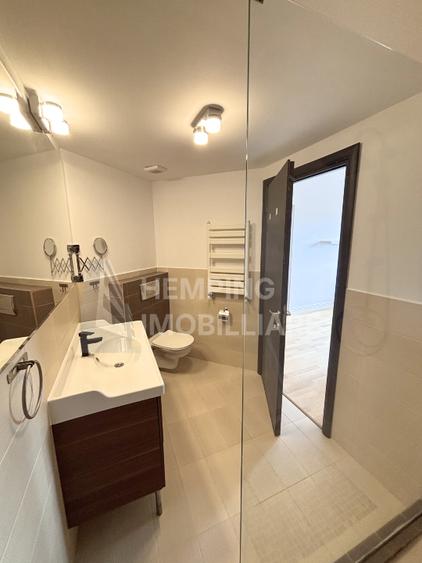 Apartament cu 4 camere semidecomandat, mobilat în Herăstrău