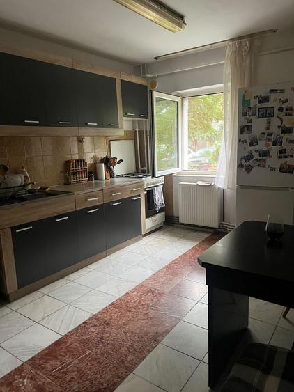 Apartament cu 2 camere decomandat în Soarelui
