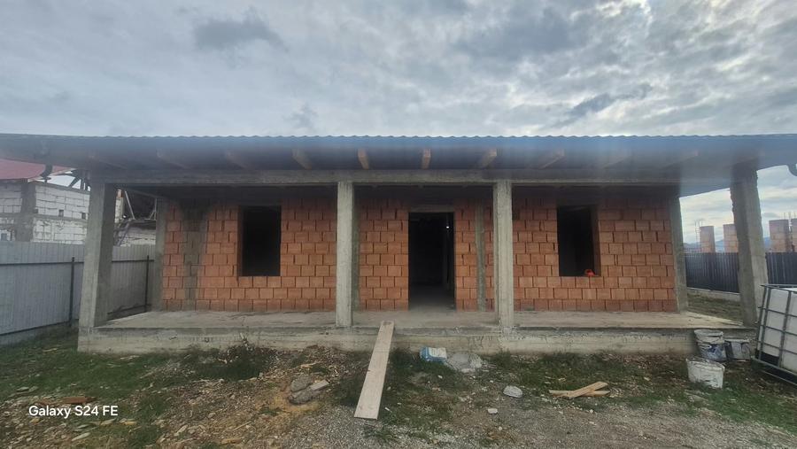 Casă cu 3 camere cu Teren 740 Mp în Dumbrava Roșie