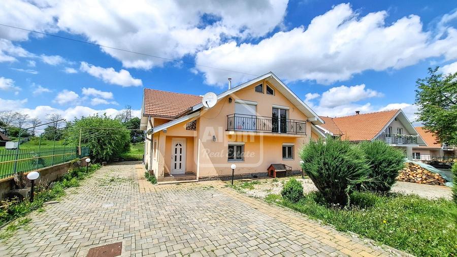 Duplex cu 4 camere cu Canalizare în Cărpiniș