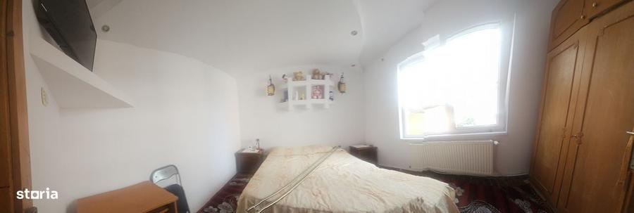Apartament cu 3 camere decomandat în Universității