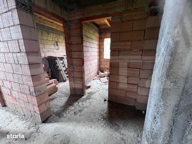 Casa la rosu de vanzare, 260 mp, zona Santana de Mures - 1