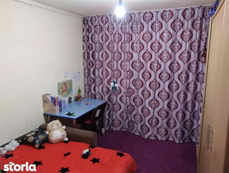 Apartament cu 3 camere semidecomandat în Giurgiului