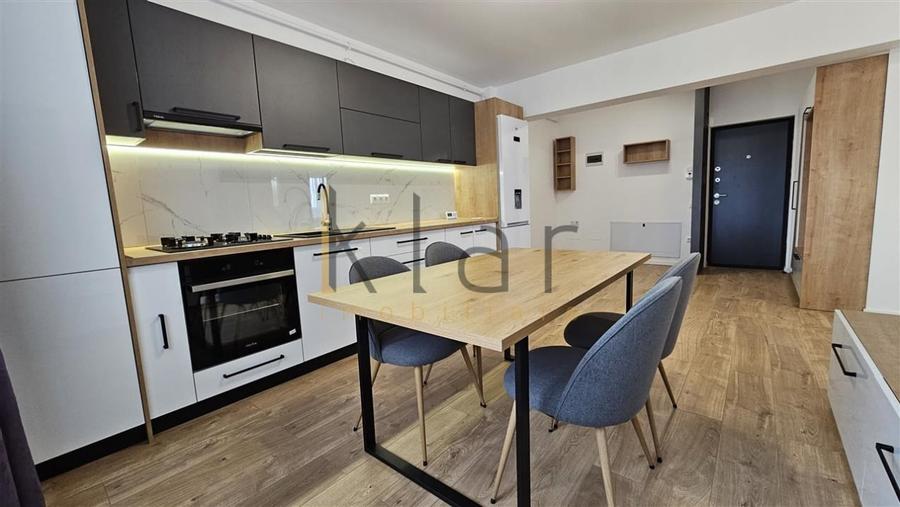 Apartament cu 3 camere semidecomandat, mobilat în Baciu