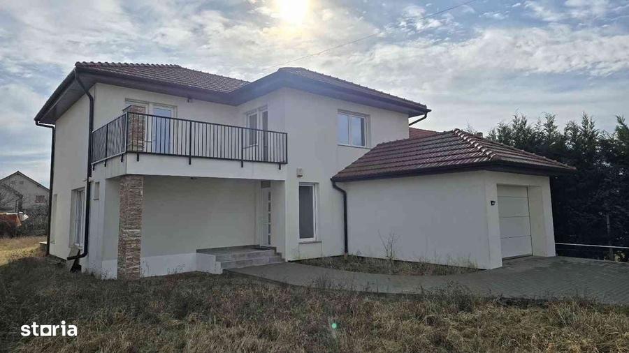 Casă cu 4 camere în Biharia