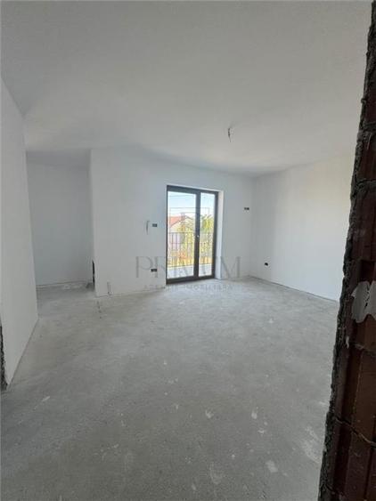 Duplex cu 5 camere cu Canalizare în Moșnița Nouă