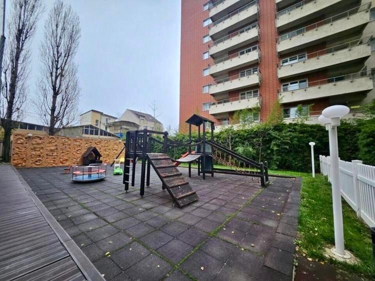 Apartament cu 3 camere decomandat în Floreasca