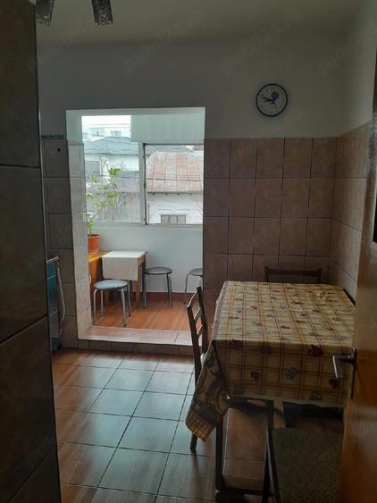 Apartament cu 3 camere nedecomandat în Calea București