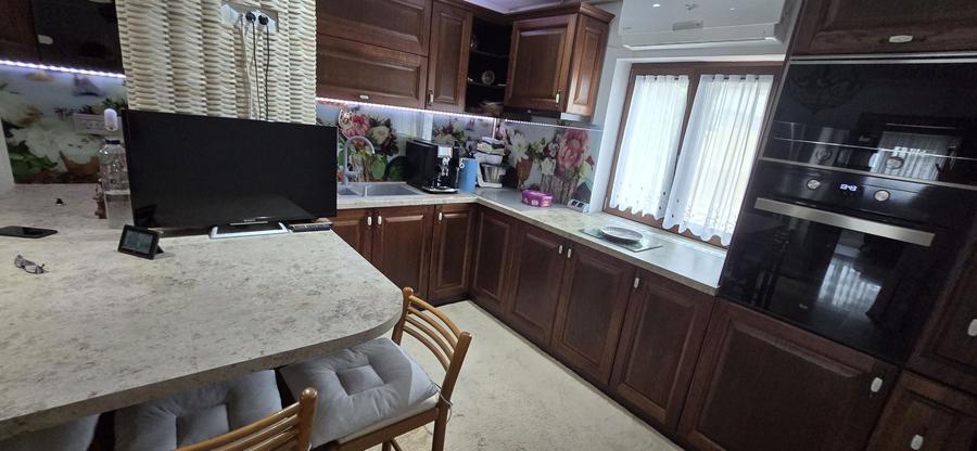 Apartament cu 3 camere decomandat, mobilat în Micro 6