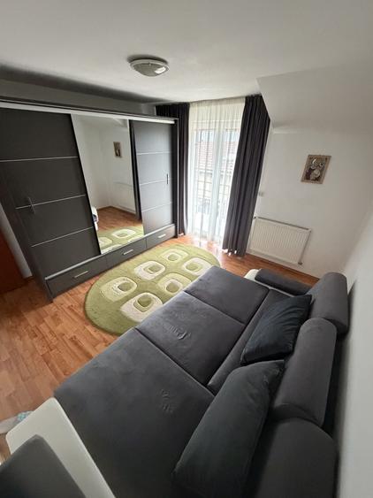 Apartament cu 3 camere decomandat în Florești