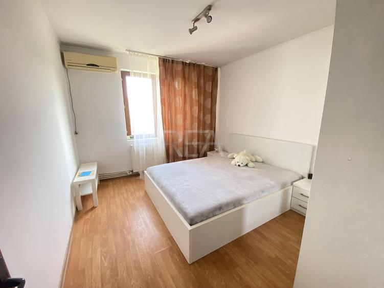 Apartament cu 4 camere semidecomandat, mobilat în Rahova