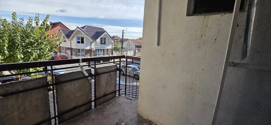 Apartament cu 3 camere semidecomandat în Vest