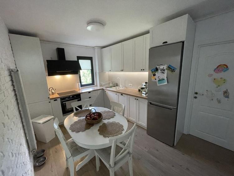 Apartament cu 3 camere semidecomandat în Astra