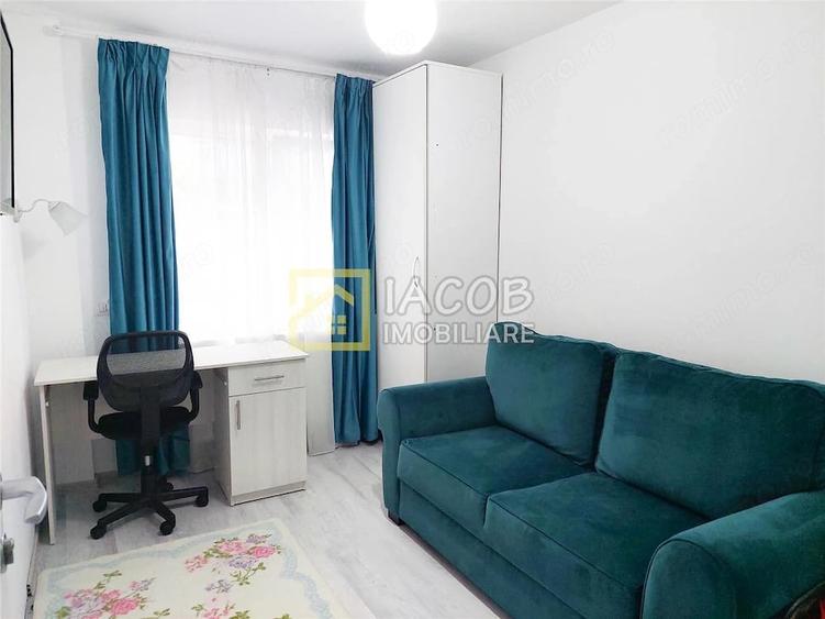 Apartament cu 3 camere decomandat în Republicii