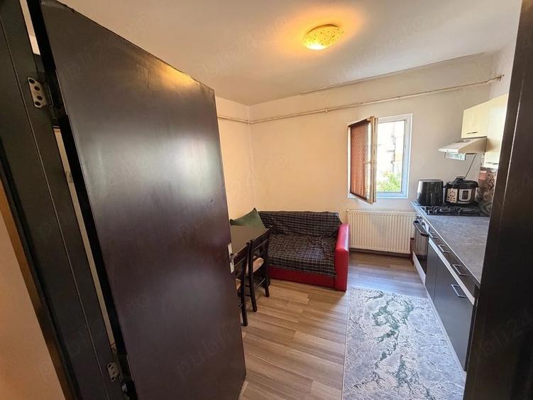 Apartament cu 2 camere semidecomandat în Soarelui