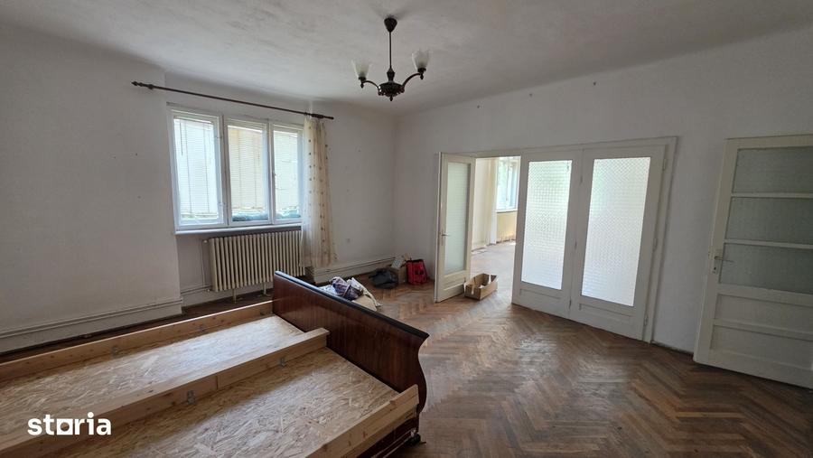Apartament cu 4 camere în Sub Arini