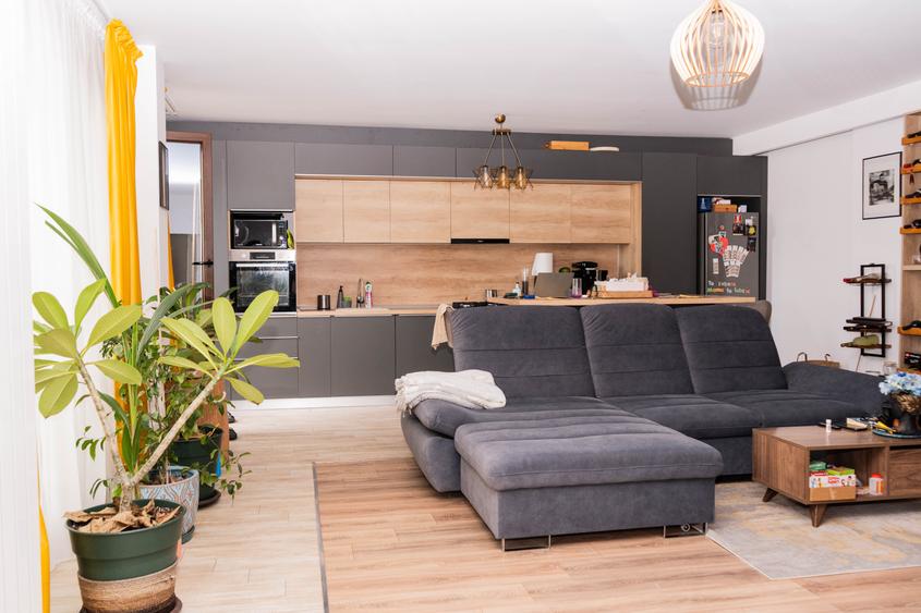 Apartament cu 3 camere decomandat în Km 5