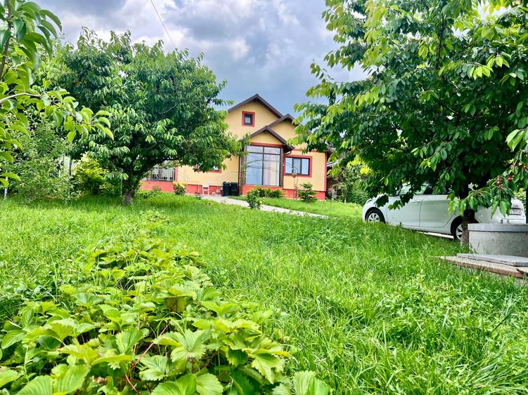 Casă cu 5 camere decomandat cu Teren 410 Mp în Horpaz